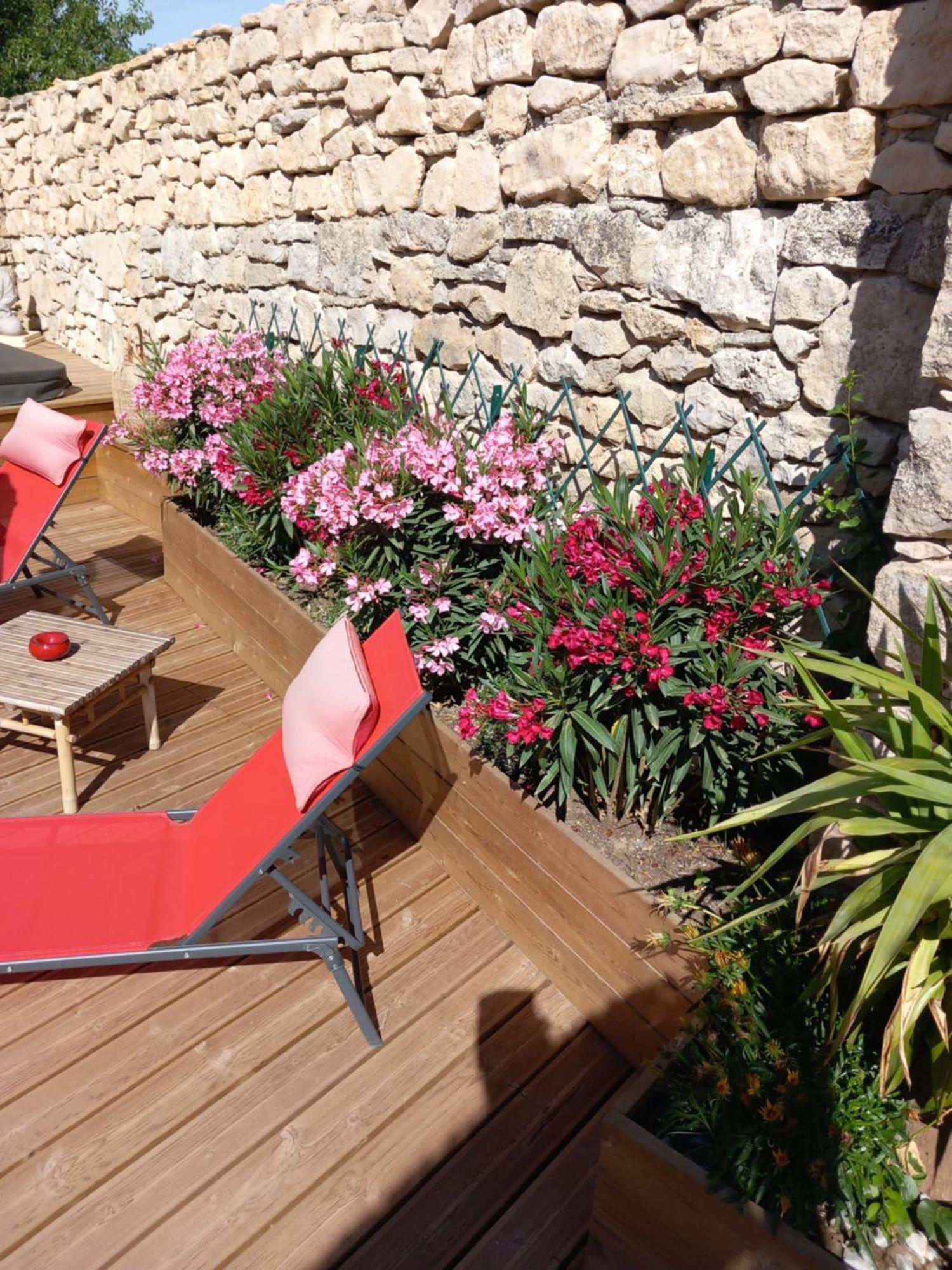 Chez Daniele Chambre Avec Jacuzzi Et Terrasse Privee Murs  Bagian luar foto