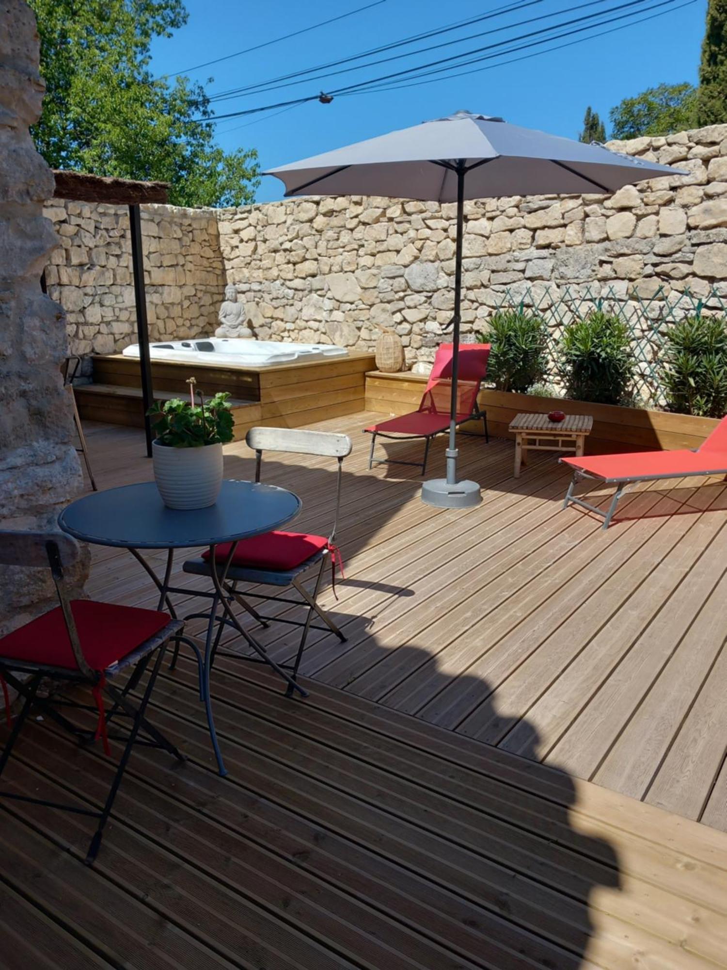 Chez Daniele Chambre Avec Jacuzzi Et Terrasse Privee Murs  Bagian luar foto