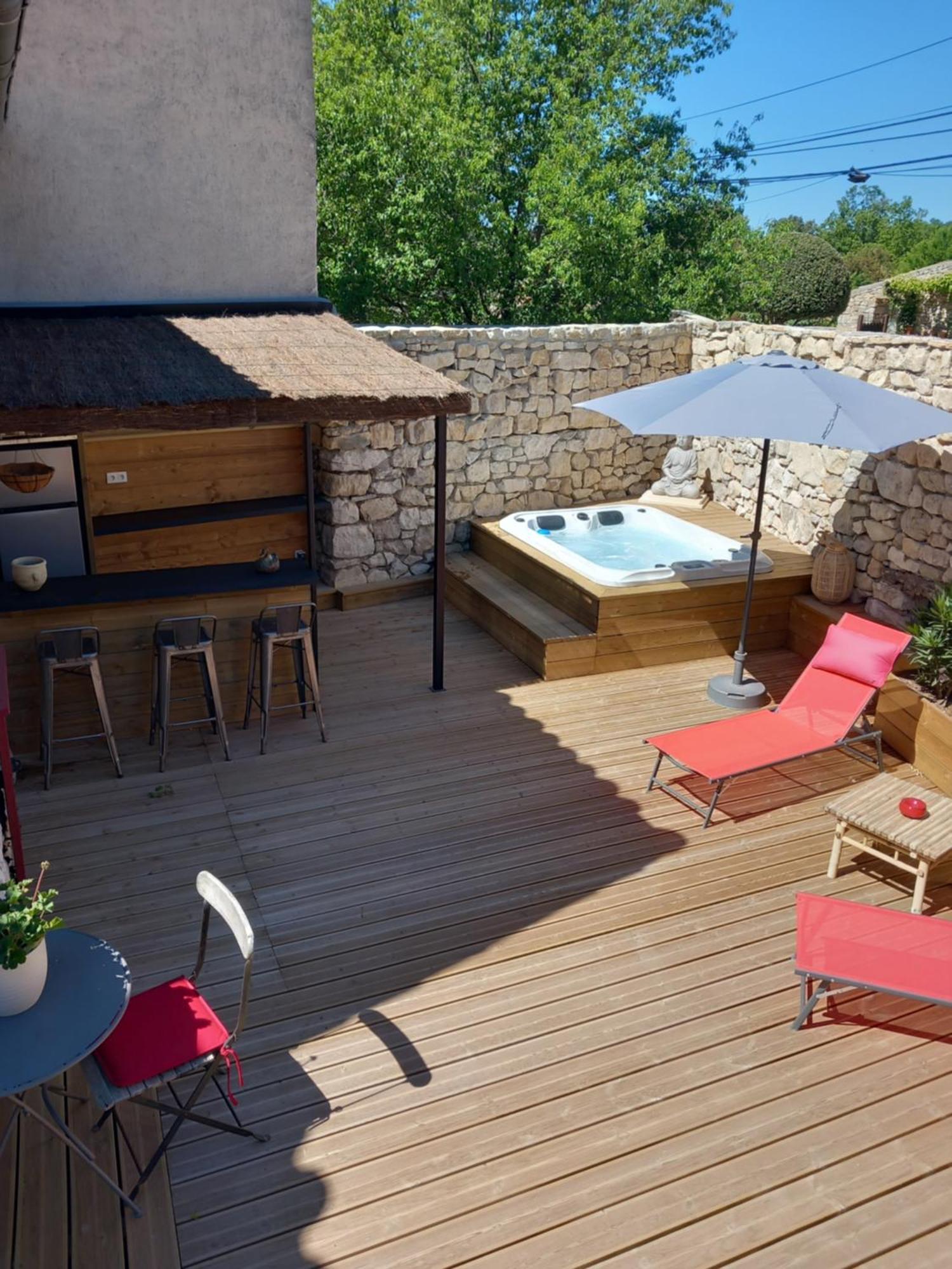 Chez Daniele Chambre Avec Jacuzzi Et Terrasse Privee Murs  Bagian luar foto